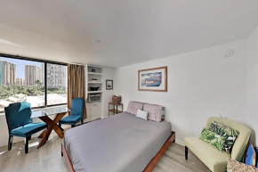 Upbeat Waikiki Monarch Studio